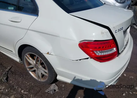 2012 Mercedes-Benz C 300 Luxury 4Matic/Sport 4Matic из США, поврежденный, VIN WDDGF8BB2CA643903